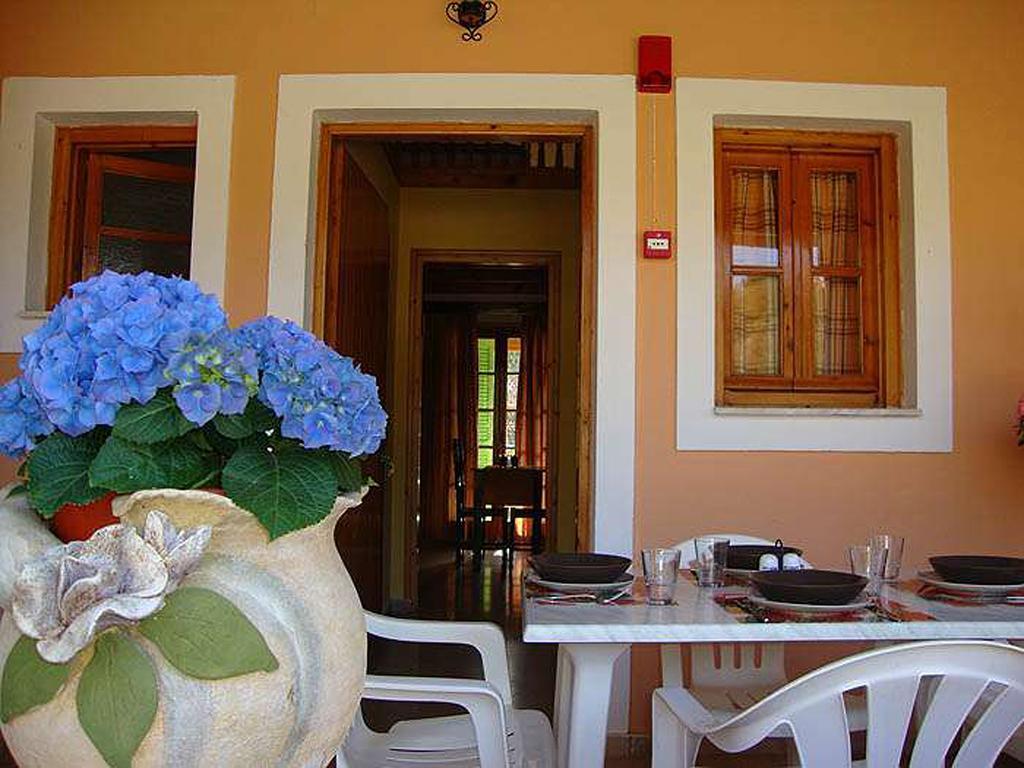 Mary Helen Apartments Кассиопи Экстерьер фото